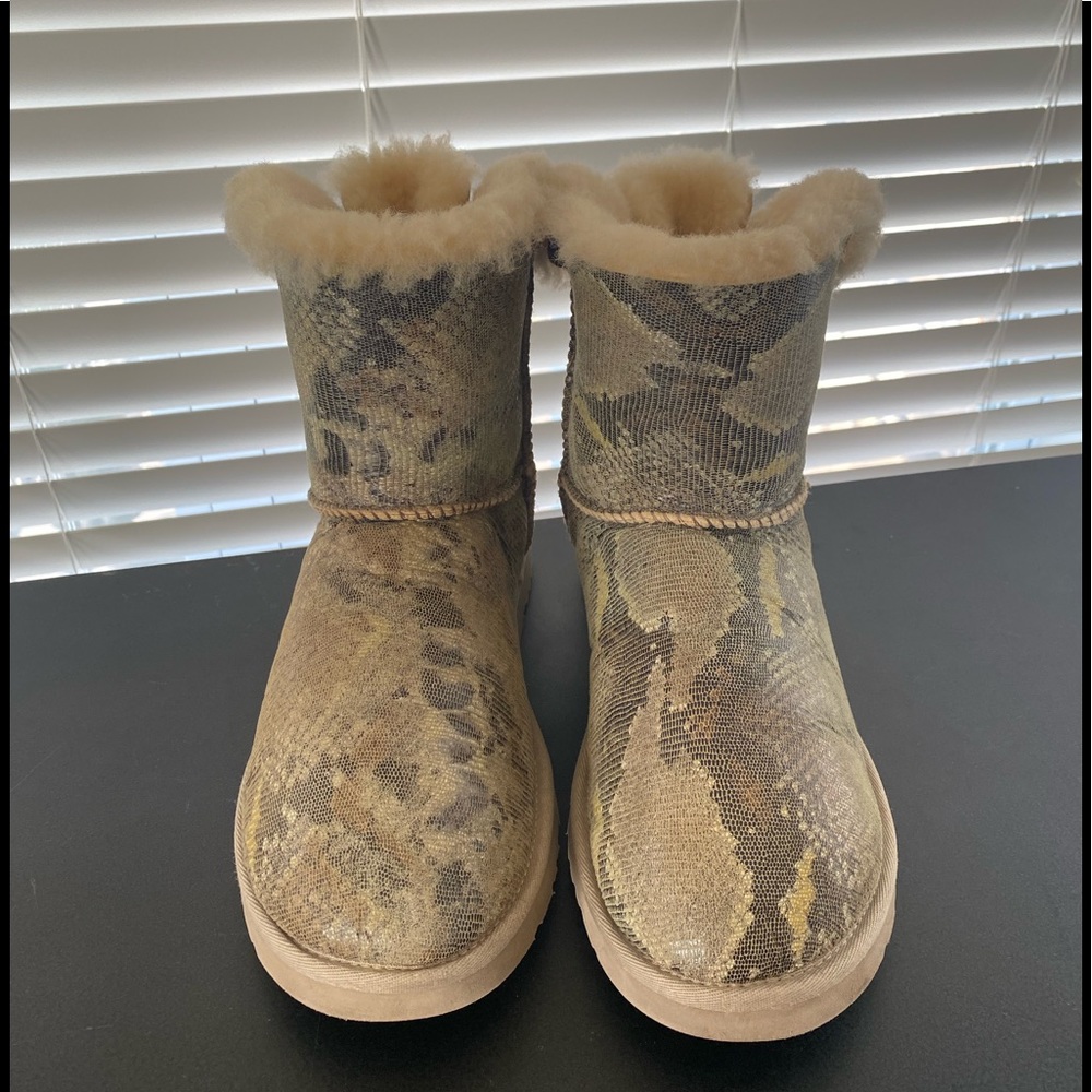UGG Mini Bailey Snake Print Shearling Lined Bow Boots F27014D Womens Sz 10